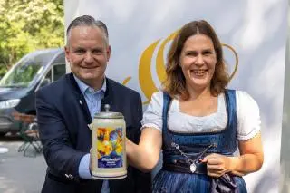 Christian Scharpf e Verena Dietl durante la presentazione delle novità dell'Oktoberfest 2026